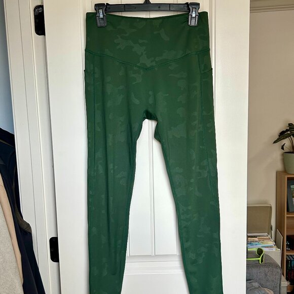 Curves & Combat Boots - GREEN Camo Leggings - Picture 2 of 5